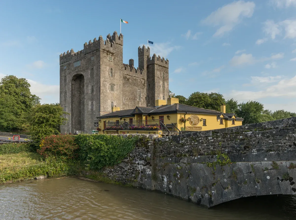 Bunratty Castle and Durty Nelly's pub in County Clare, a stop on Cliffs of Moher tours from Dublin, Ireland